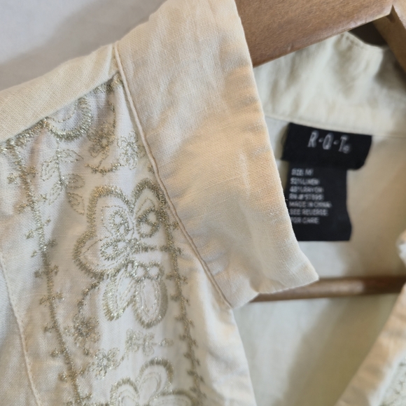 🌼3 for $15🦋 RQT Linen Blend Silver Floral Embroidery Split Neck Top Medium - Picture 7 of 10